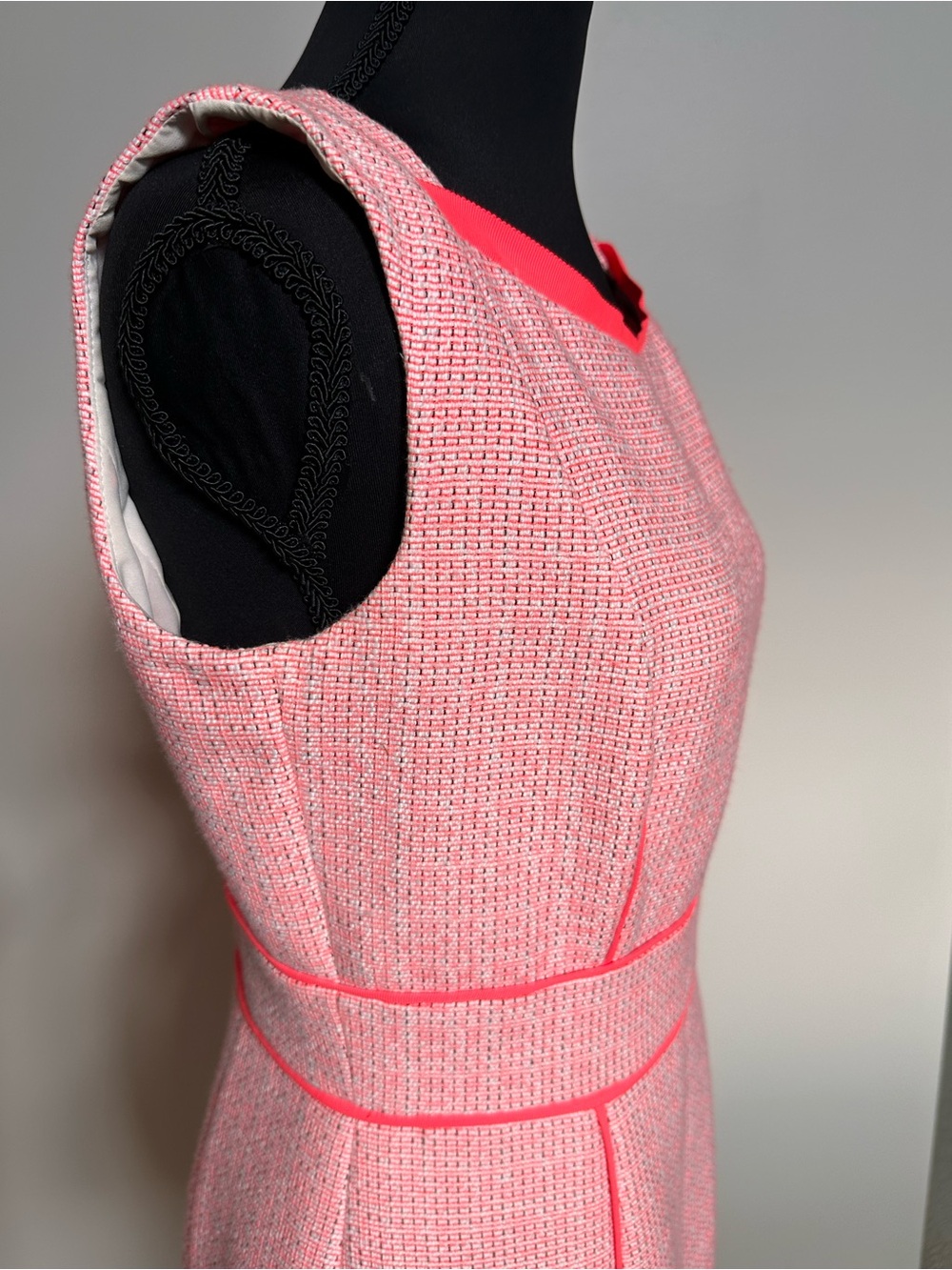 ANTONIO MELANI Coral Tweed Midi Sheath with Coral Trim - Picture 4 of 10